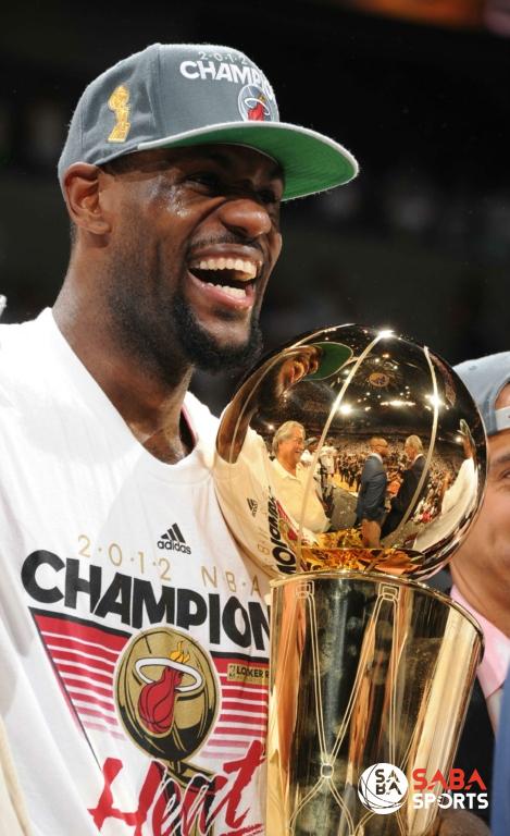 LeBron James vỡ òa với chiến thắng của Miami Heat mùa giải 2012-13