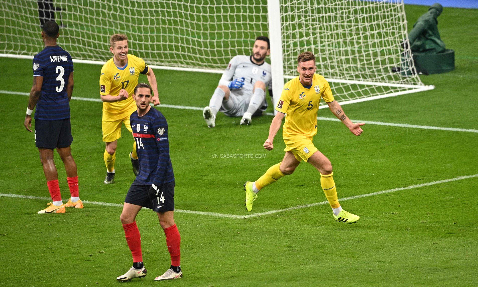 Pháp hòa 1-1 dù đối thủ chẳng thể sút trúng đích