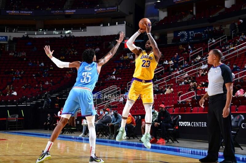 Ném xa là điểm yếu chí tử của Lakers khi mất James