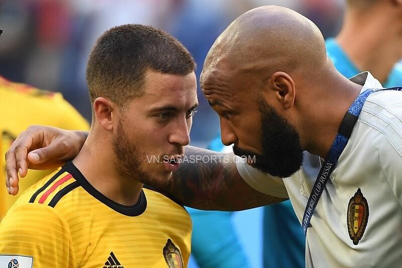 Henry dặn dò Eden Hazard ở World Cup 2018. (Ảnh: Goal)