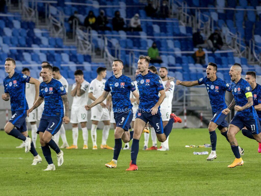 Niềm vui vỡ òa khi ĐT Slovakia giành quyền tham dự Euro sau vòng play-off.