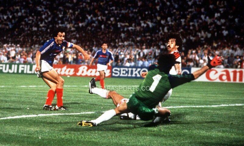 Platini đưa Pháp vào chung kết năm 1984. (Ảnh: The Cult of Calcio)