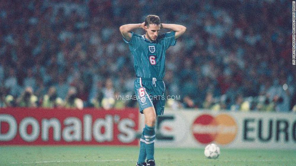 Southgate chính là người đá hỏng khiến Anh thua Đức 5-6 trên chấm 11m ở Euro 1996