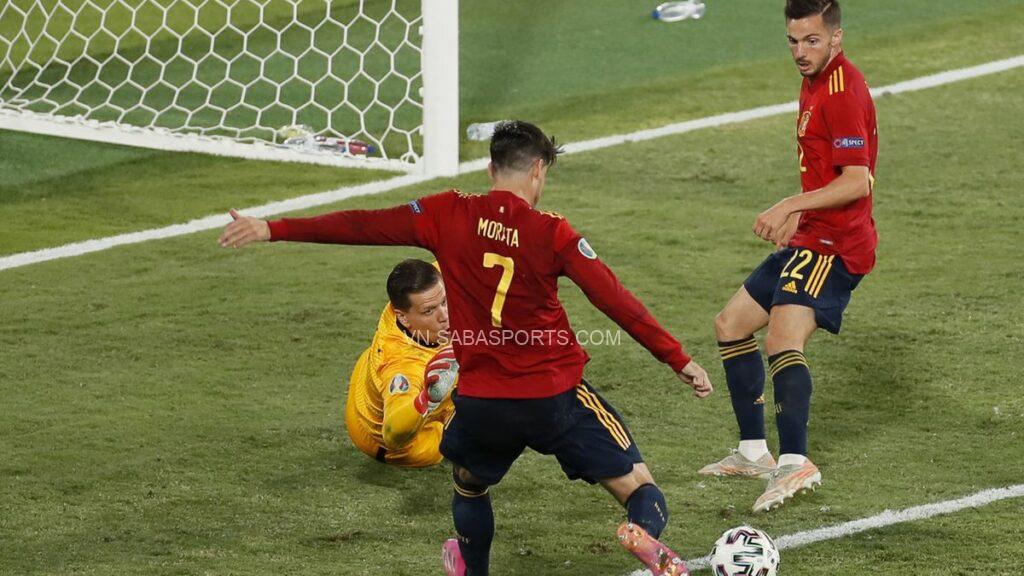 Szczesny vừa có trận đấu tốt với Tây Ban Nha