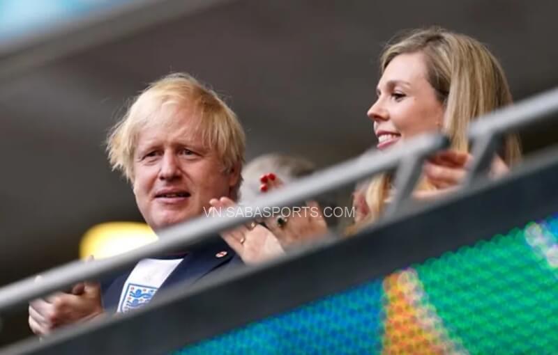Thủ tướng Boris xem trực tiếp trận đấu tại sân Wembley