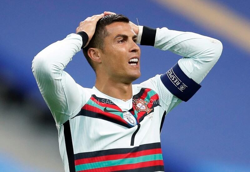Ronaldo đã bị loại nên không thể nâng cao thành tích. (Ảnh: Báo Thanh Niên)