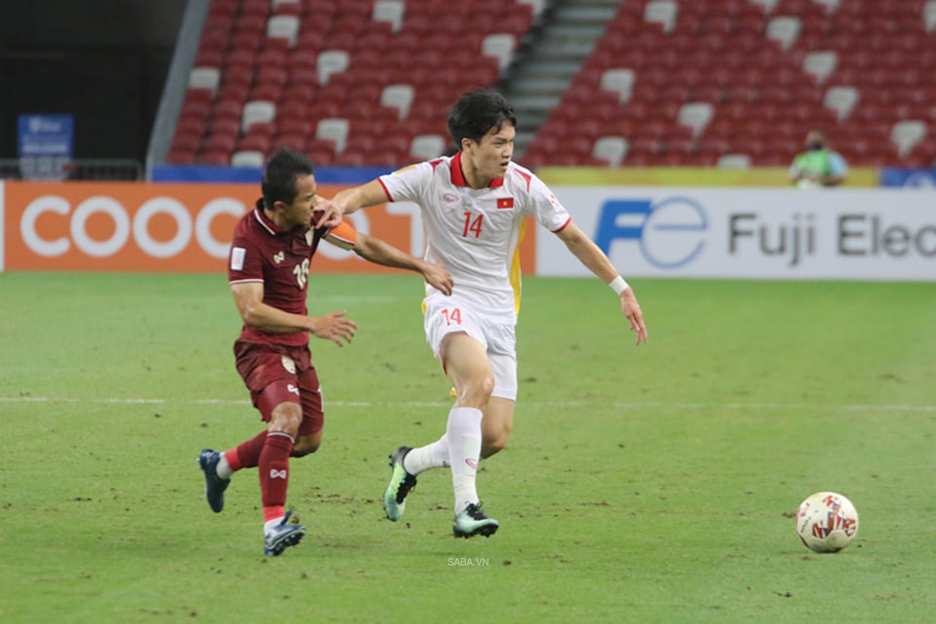 2 cầu thủ Việt Nam đã vượt rào đẳng cấp tại AFF Cup 2020