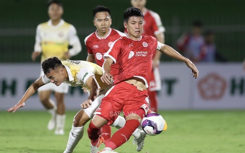 Các trung vệ tuyển Việt Nam nói gì khi giúp đội nhà ra quân thuận lợi ở V-League?