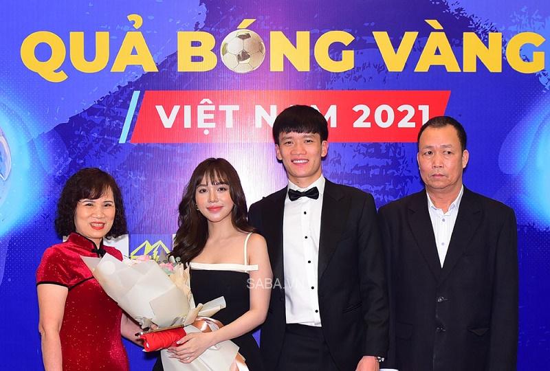 Gia Hân: Cô bạn gái xinh đẹp của Quả bóng vàng Việt Nam 2021
