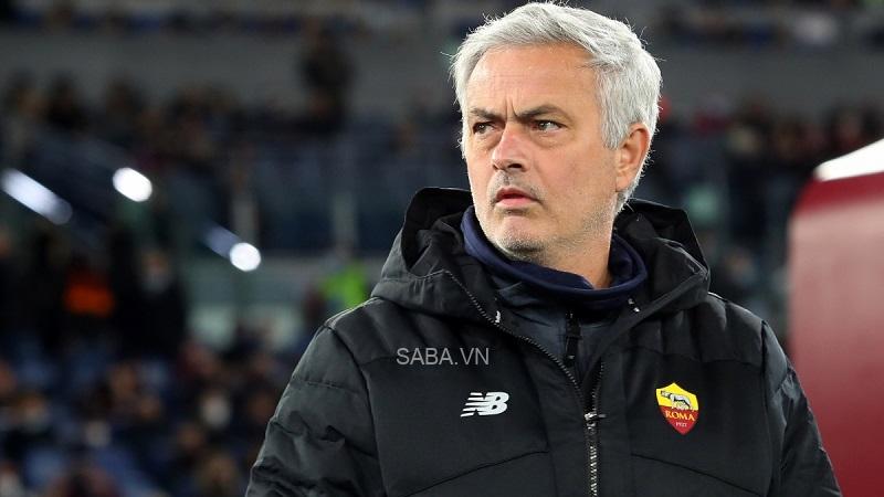 Mourinho mắng nhiếc học trò sau khi Roma bị loại khỏi Coppa Italia