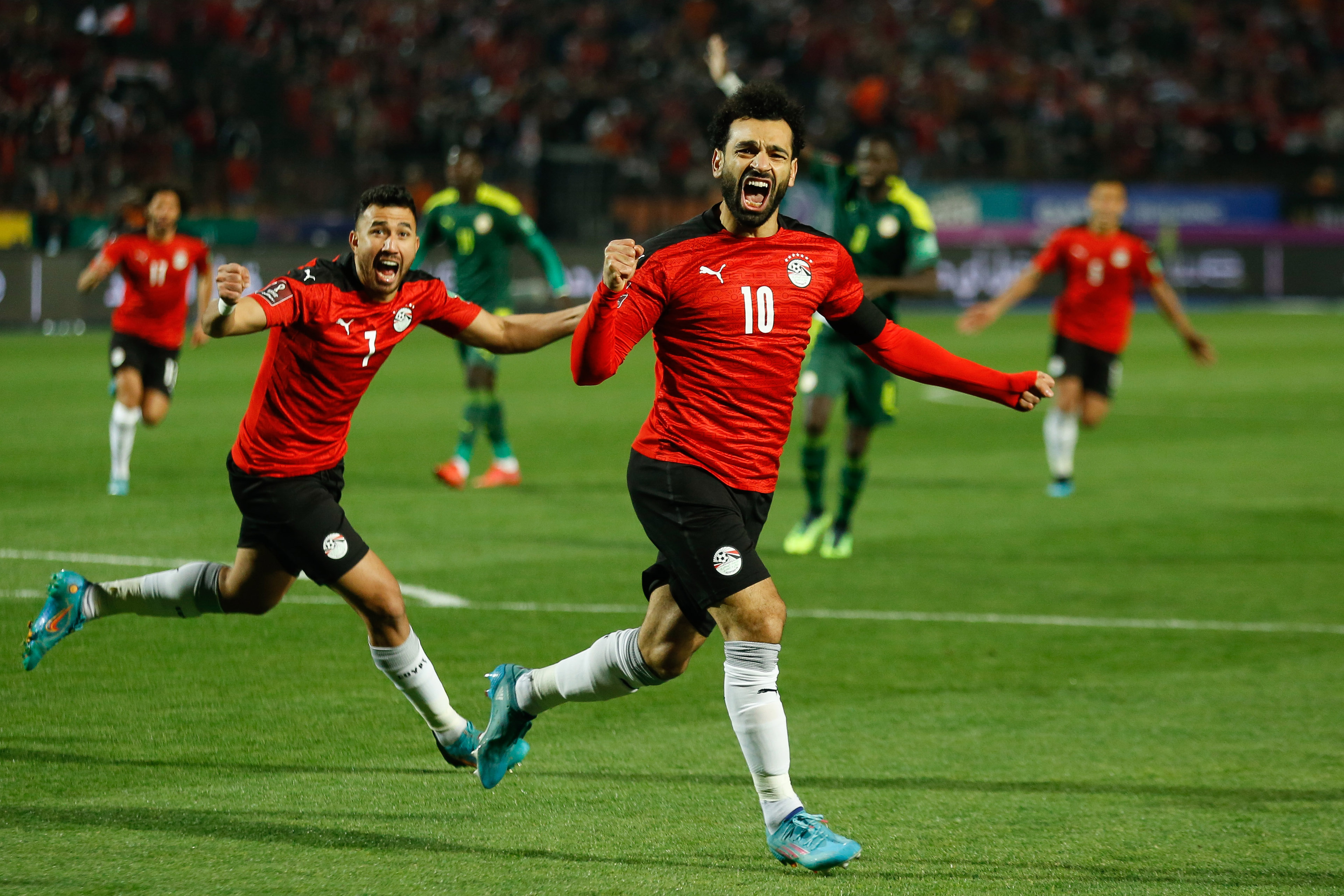 ĐT Ai Cập đánh bại ĐT Senegal, Salah tạm dẫn Mane trên đường đến World Cup