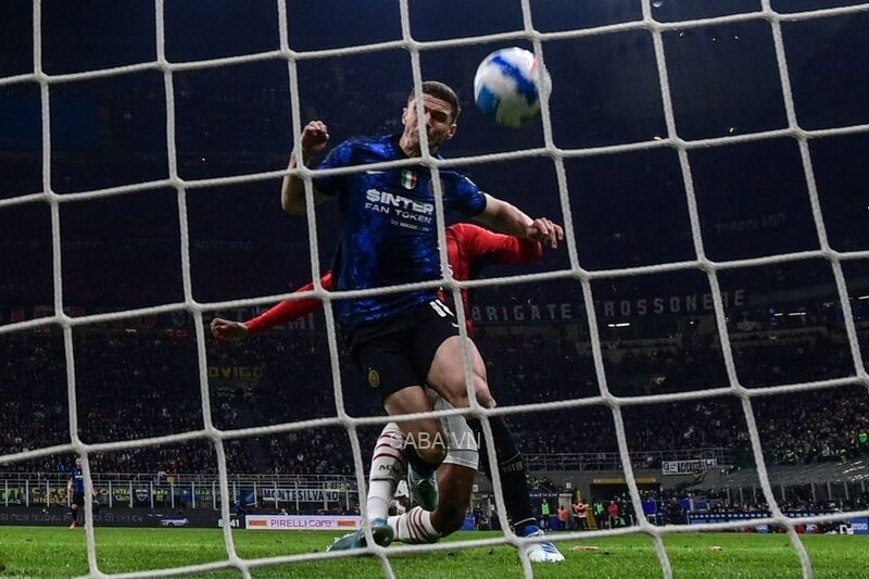 Robin Gosens mang về bàn thắng ấn định tỷ số 3-0 cho Inter Milan