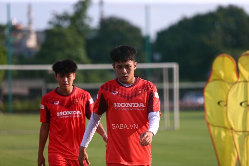Lê Minh Bình (ở giữa) được gọi lên U23 Việt Nam
