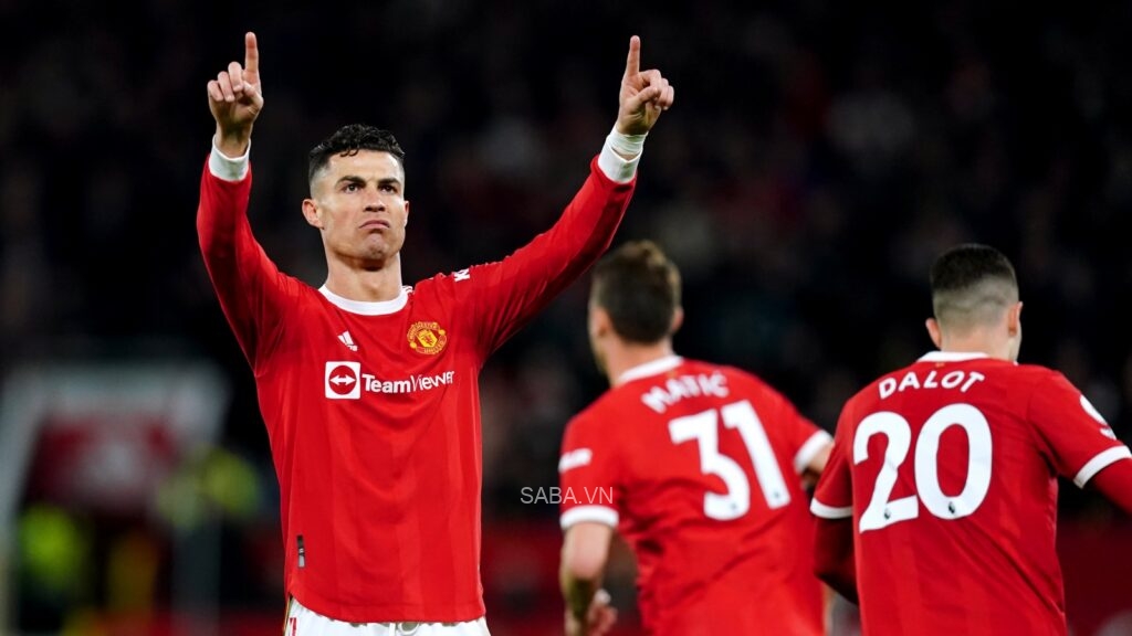 Ronaldo đóng vai người hùng giữ lại 1 điểm cho Man United 