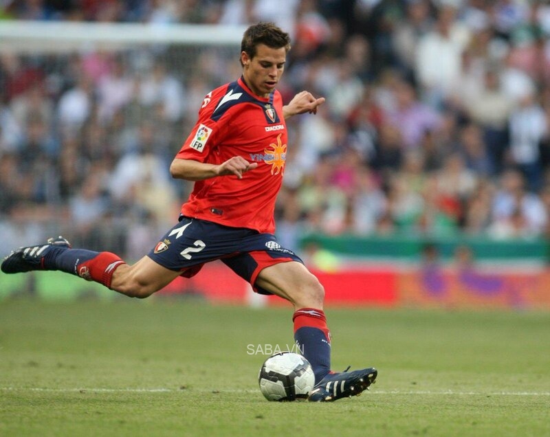Azpilicueta nổi lên như là một hậu vệ tiềm năng của bóng đá Tây Ban Nha vào năm 2010