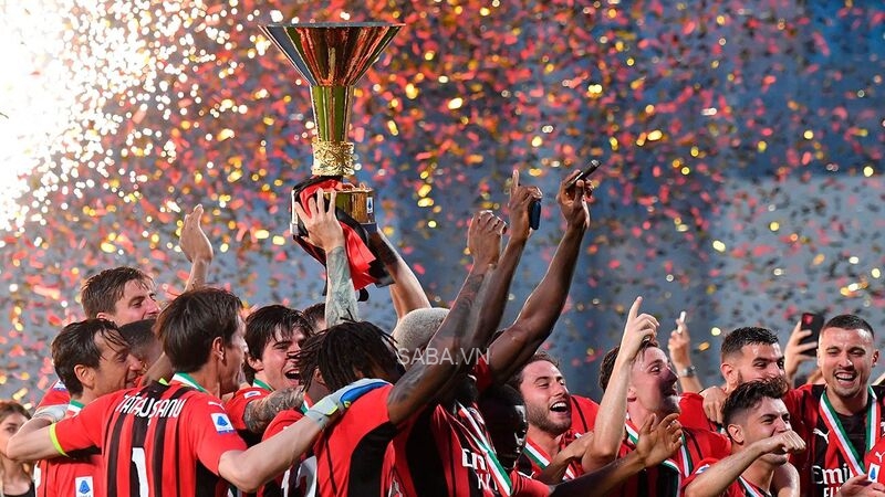 Bí quyết nào giúp AC Milan lên ngôi vô địch Serie A?