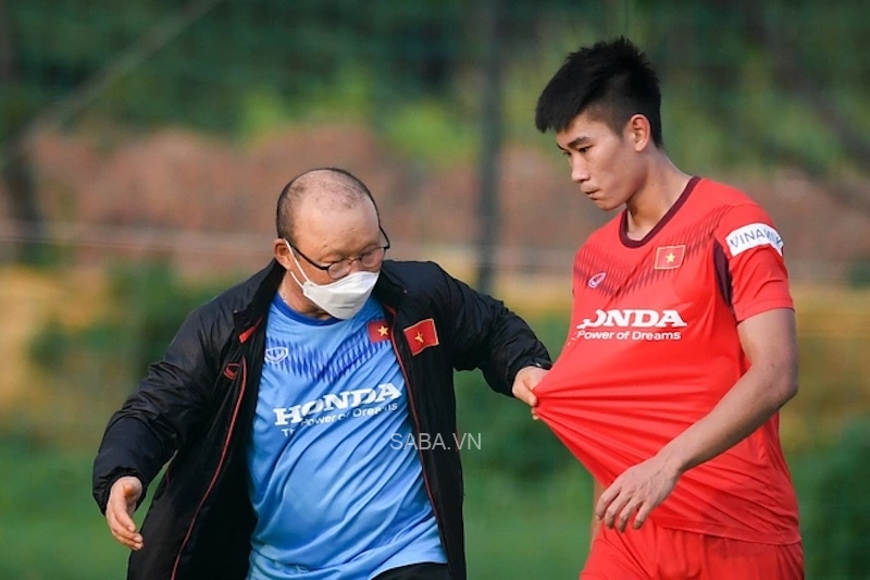 Ông Park giải bài toán tiền đạo cho U23 Việt Nam bằng một… trung vệ