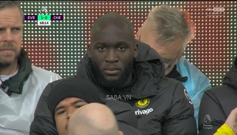 Cảm xúc của Lukaku trên băng ghế dự bị trong trận thua Everton 