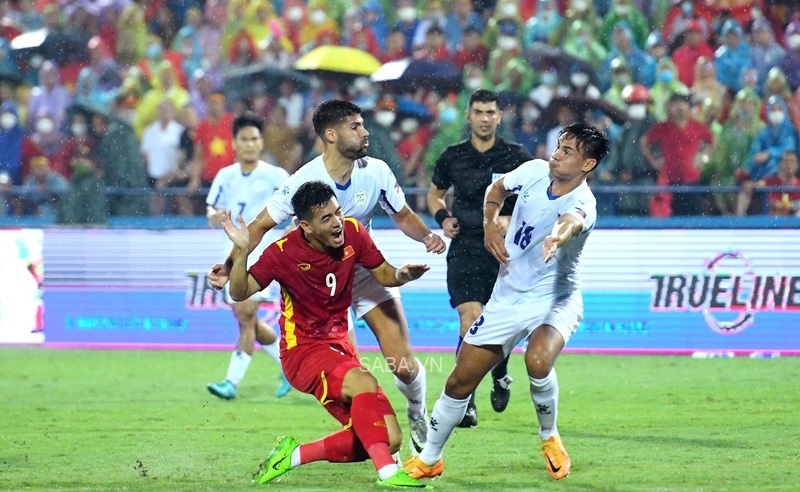 Lối chơi chủ động phòng ngự khiến U23 Việt Nam gặp nhiều khó khăn