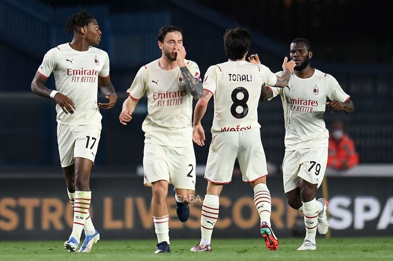 AC Milan bảo toàn ngôi đầu sau chiến thắng trước Hellas Verona