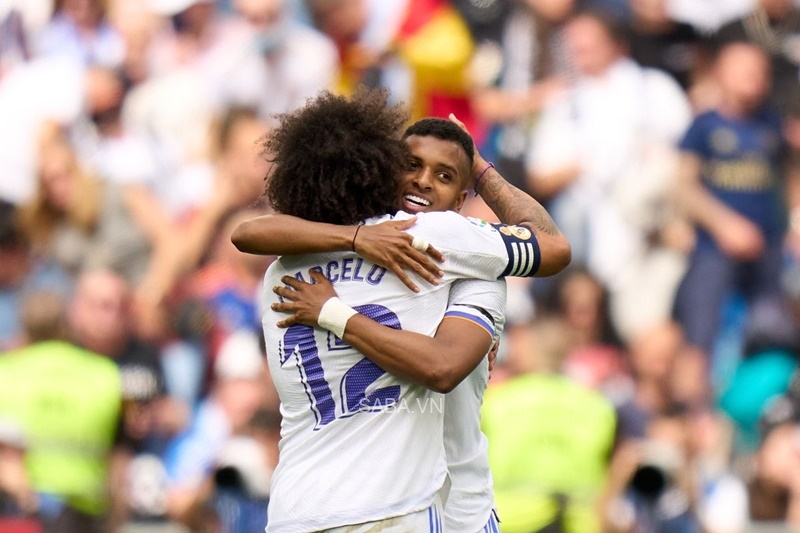 Rodrygo chói sáng với cú đúp giúp Real Madrid chạm tay vào ngôi vương 