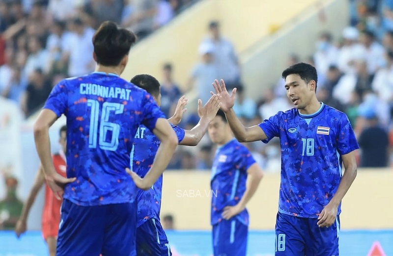 4 thẻ đỏ xuất hiện, U23 Thái Lan nhọc nhằn vào chung kết bóng đá nam