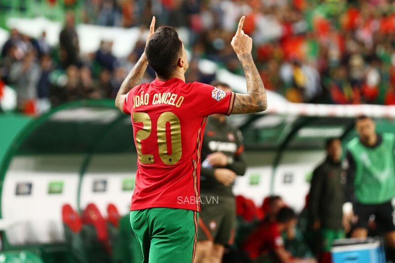 Cancelo là người ấn định chiến thắng 4 sao cho các cầu thủ Bồ Đào Nha