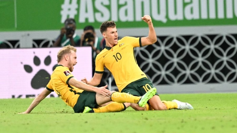 Thắng nghẹt thở UAE, ĐT Úc thắp lên hy vọng dự World Cup 2022