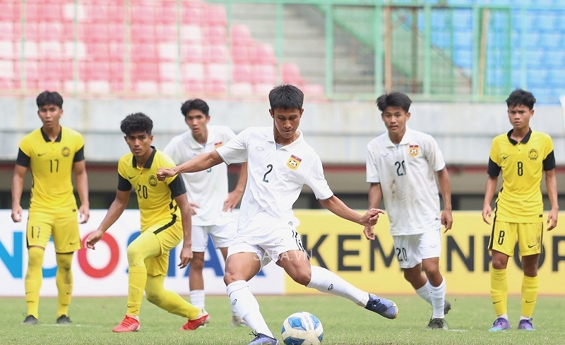 U19 Malaysia thua tối thiểu U19 Lào, gặp U19 Việt Nam ở bán kết