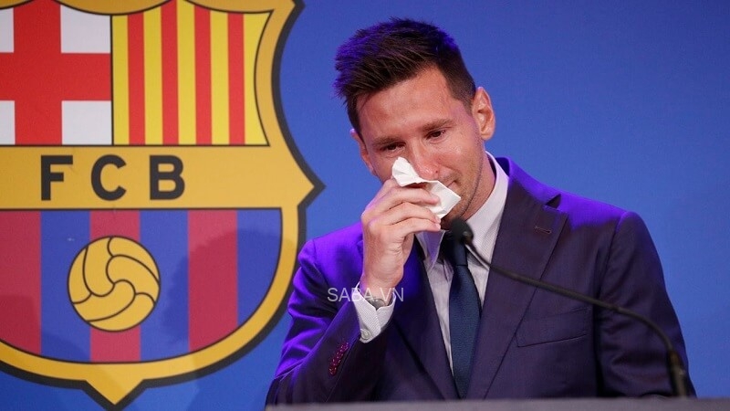 Messi khóc trong ngày chia tay Barca cách đây 1 năm