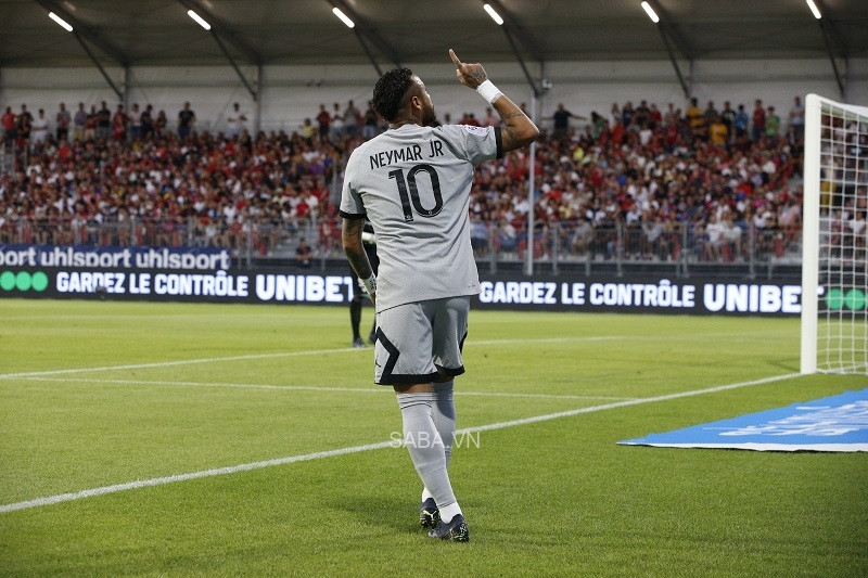 Neymar tỏa sáng với 1 bàn thắng và 2 đường kiến tạo trong hiệp 1