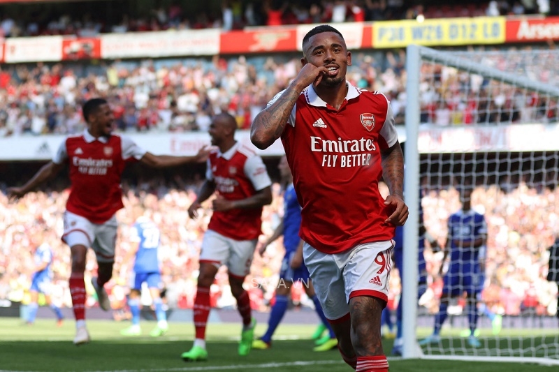 Gabriel Jesus chói sáng, Arsenal thắng đậm Leicester