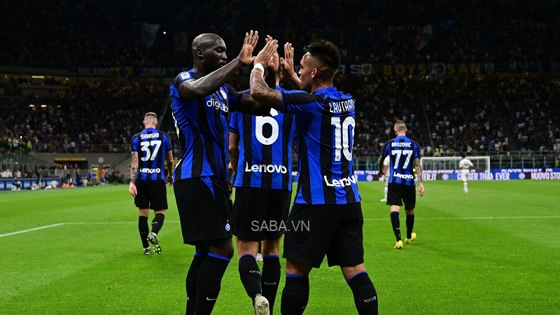 Inter Milan thắng dễ Spezia để tạm vươn lên vị trí dẫn đầu