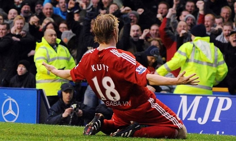 Dirk Kuyt rất hy vọng vào sức mạnh từ người hâm mộ sẽ vực dậy Liverpool