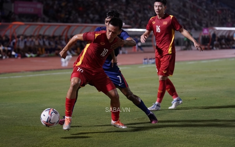 Văn Quyết là cầu thủ tấn công che bóng tốt hàng đầu Việt Nam