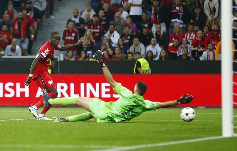 Diaby hoàn tất chiến thắng bất ngờ của Leverkusen 