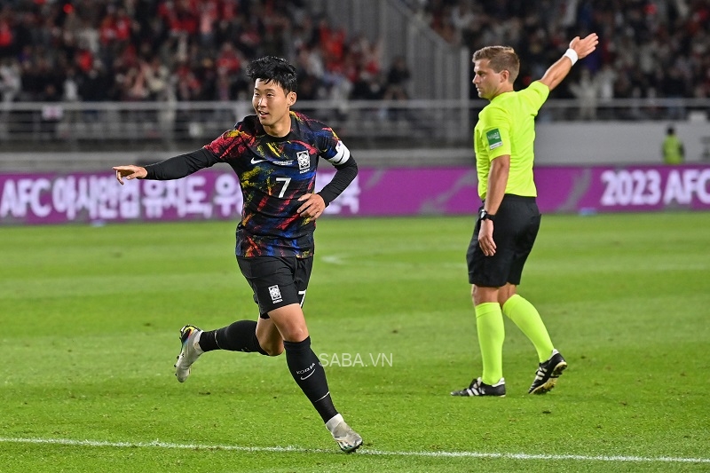 Son Heung-min đá phạt đẹp mắt thành bàn ở cuối trận