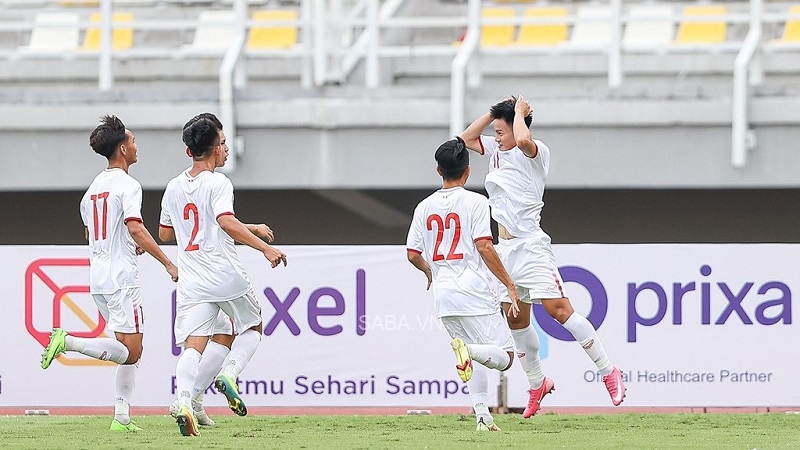 Chỉ mất 14 phút để U20 Việt Nam có 2 bàn dẫn trước