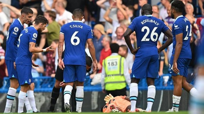 Không phải tiền vệ, Ferdinand chỉ ra vị trí đáng lo nhất của Chelsea