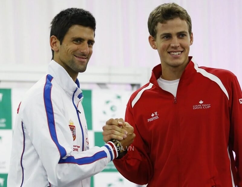 Djokovic và Pospisil là bạn thân ở ngoài đời.