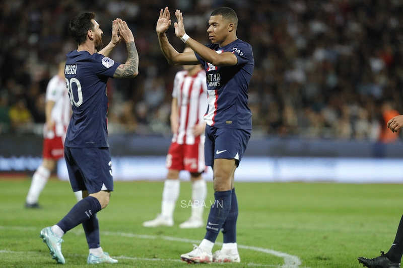 Messi và Mbappe liên tục tìm thấy nhau trOnbetg các bàn thắng (Ảnh: AFP)