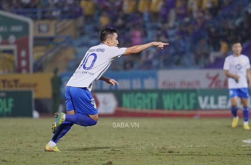 Mạnh Hùng mang về 2 bàn danh dự cho Nam Định