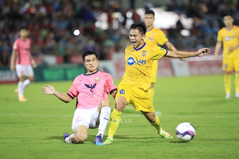 Hà Tĩnh bất phân thắng bại với SLNA tại derby xứ Nghệ