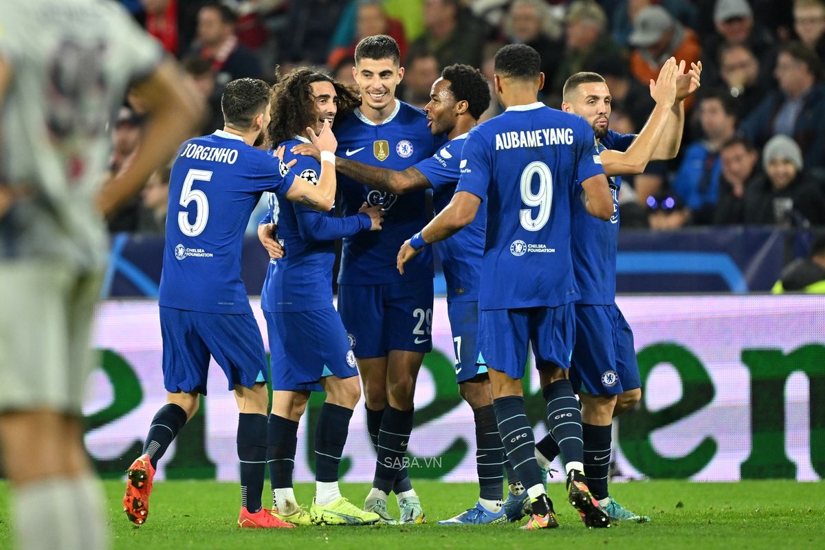 Cú đúp siêu phẩm giúp Chelsea vượt qua vòng bảng Champions League