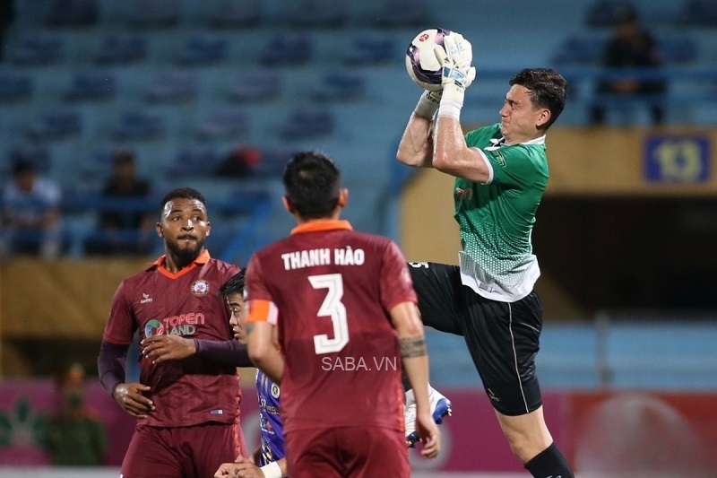 Văn Lâm thủng lưới 2 bàn, Bình Định thua sát nút trước Thanh Hóa
