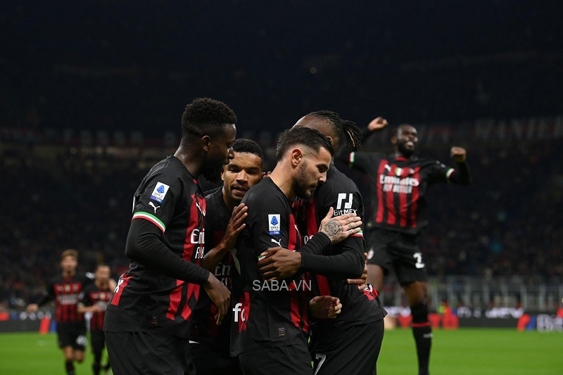 Thắng nhọc nhằn Spezia, AC Milan leo lên ngôi nhì bảng