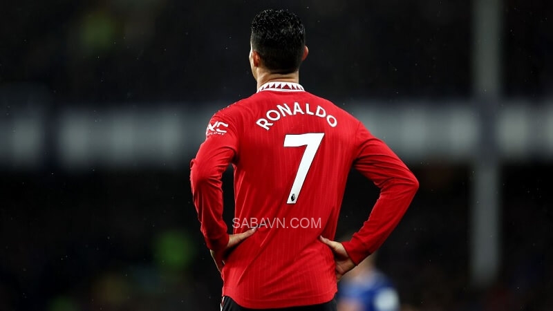Vì sao Ronaldo vắng mặt trong chiến thắng trước Aston Villa?