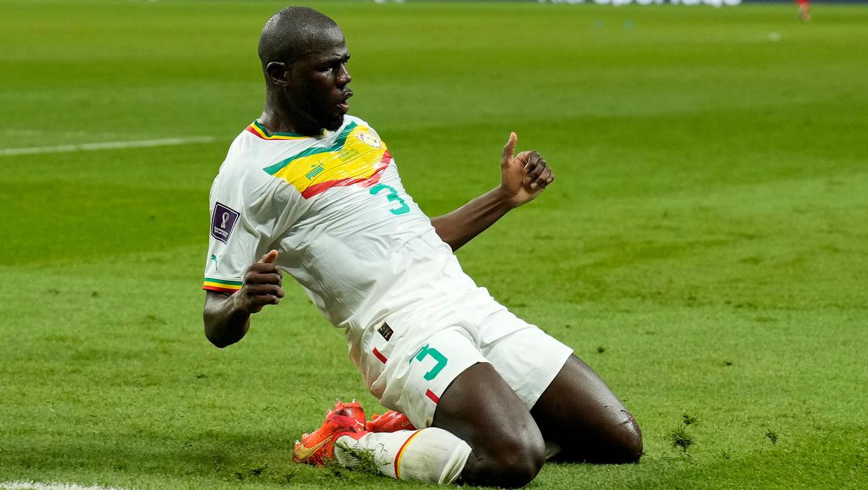 Koulibaly là điểm tựa nơi hàng thủ của Senegal