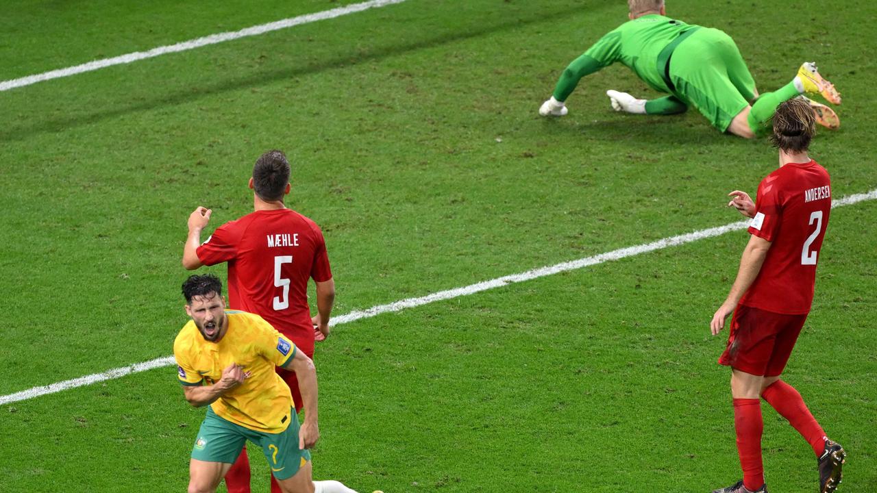 Úc thắng sốc Đan Mạch để tiến vào vòng knock-out World Cup 2022