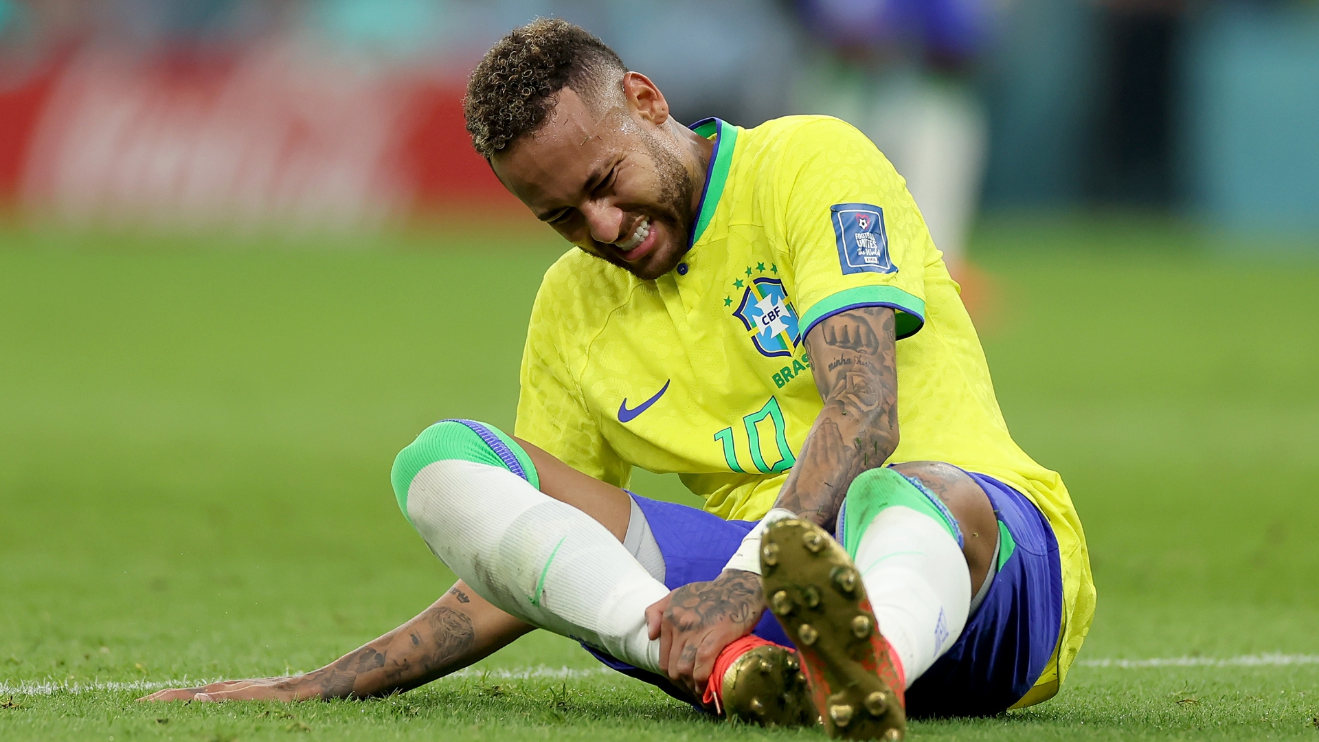 Neymar dính chấn thương ở cuộc đụng độ Serbia ngày ra quân World Cup 2022